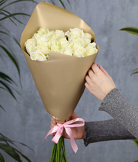 Букет из 25 роз 50-60 см белая (Россия) в упаковке