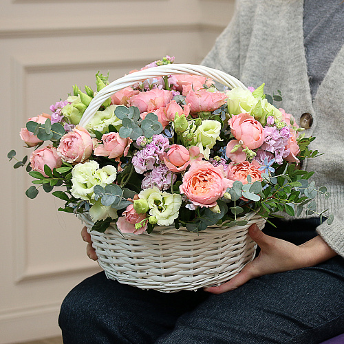 Купить корзину цветов из роз букет цветов фиолетовый